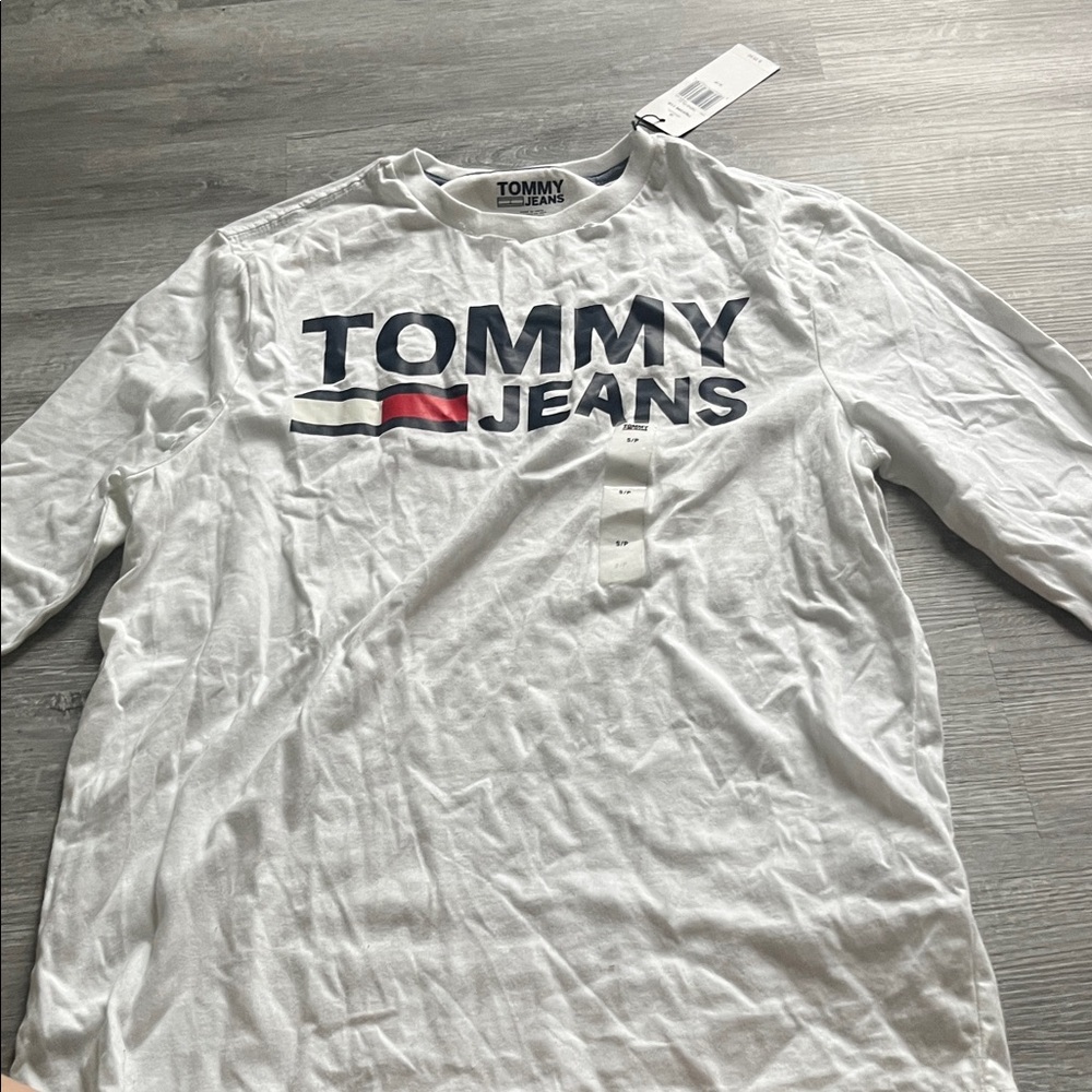 Tommy Hilfiger White Long Sleeve Logo Tee with Navy and Red Accent